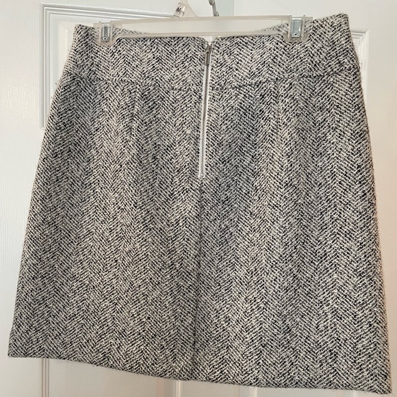 Ann Taylor LOFT skirt with pockets - Picture 3 of 4